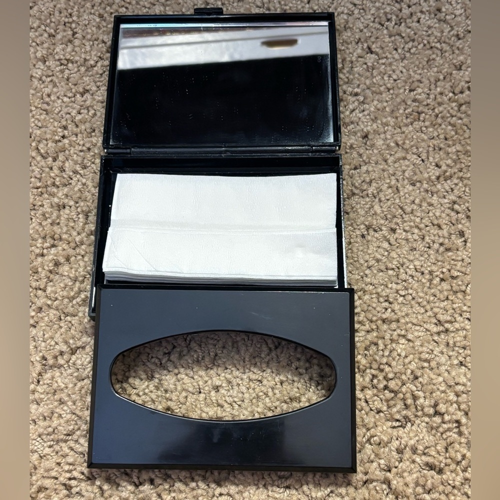 Vintage Faux Lacquer Compact Tissue Case With Mirror - Picture 5 of 8